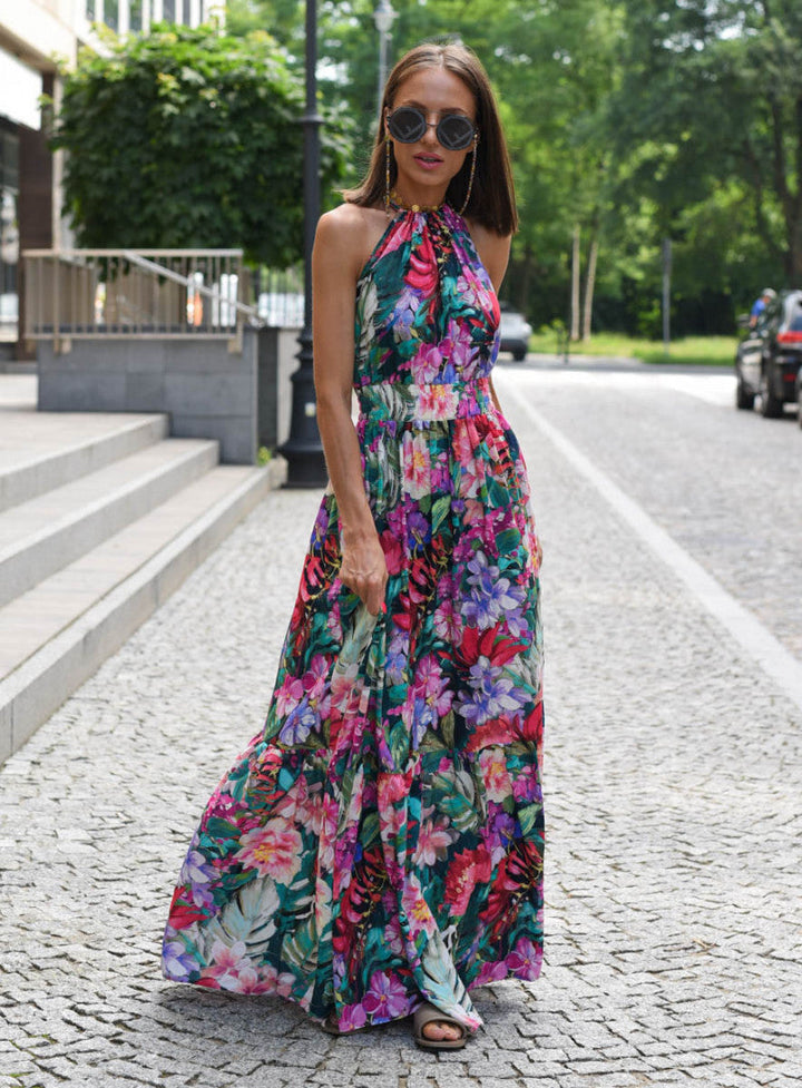 Julita - Zwiewna Sukienka Maxi w Kwiaty z Wiązaniem na Szyi i Falbaną